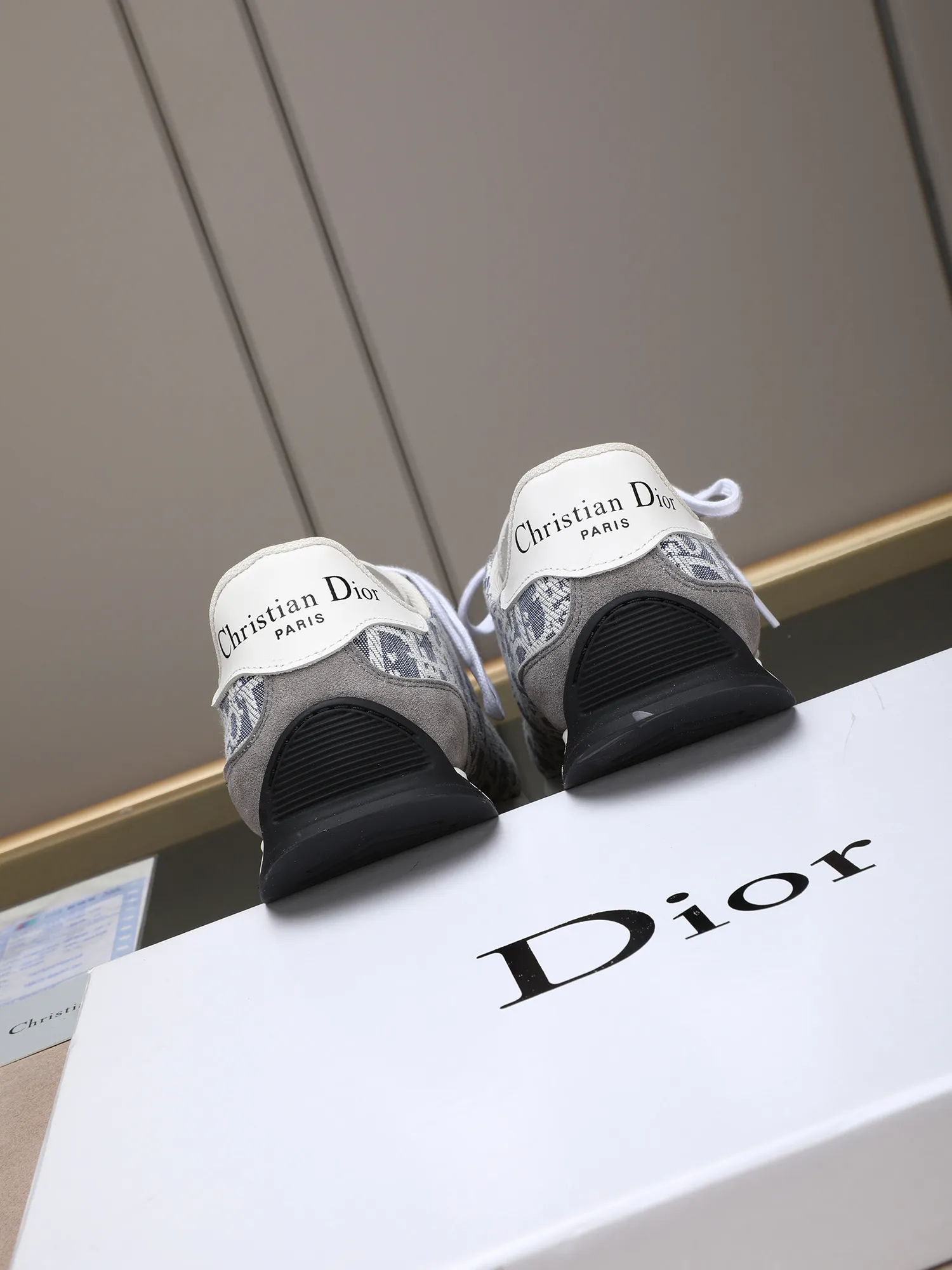 Men's shoes💰440 Dior【Dior】😘😘High-end series of casual men's shoes, simple and elegant👍👍👍The upper is made of first-layer genuine leather spliced ​​with Dior's special material [sun][sun]; imported first-layer sheepskin lining; special outsole, wear-resistant, lightweight, the overall design is harmonious and unified without lacking personality 👣🌟✨You deserve it! Multiple colors to choose from! 😍Size 38～44. (45 custom-made) The picture above is a big seller🔥🔥🔥
